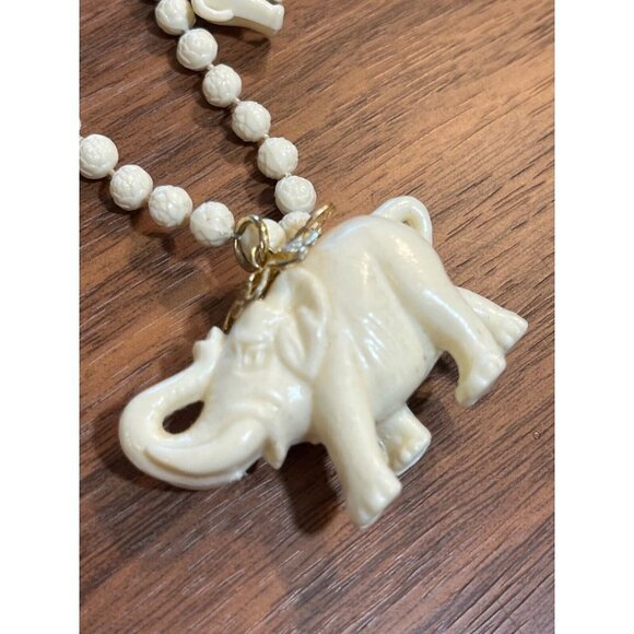 Vintage Lucky Elephant Charm Necklace Beaded Retro Boho Western Safari Neutral - Picture 3 of 9